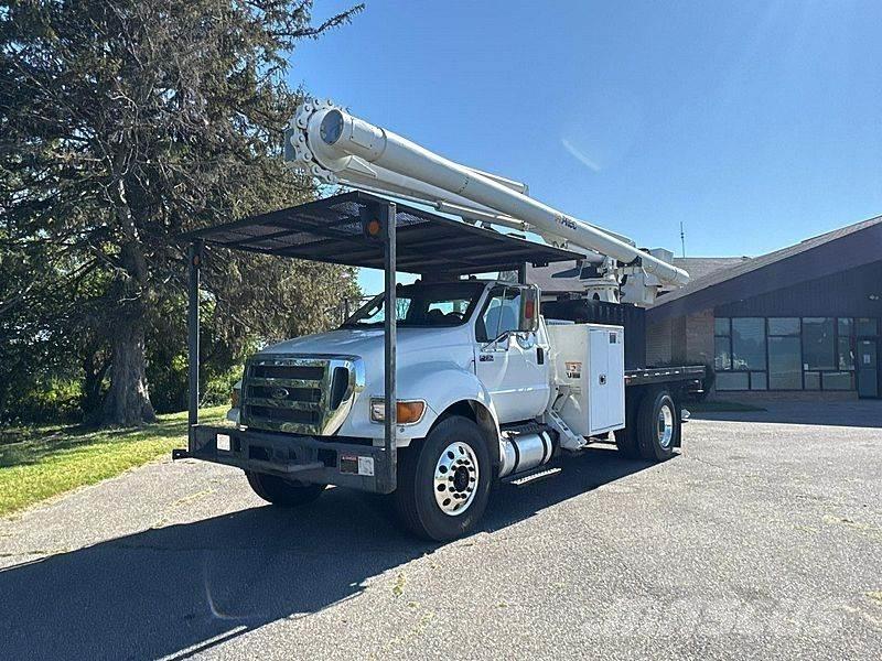 Ford F-750 Ant vilkikų montuojamos kėlimo platformos