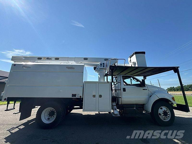 Ford F-750 Ant vilkikų montuojamos kėlimo platformos