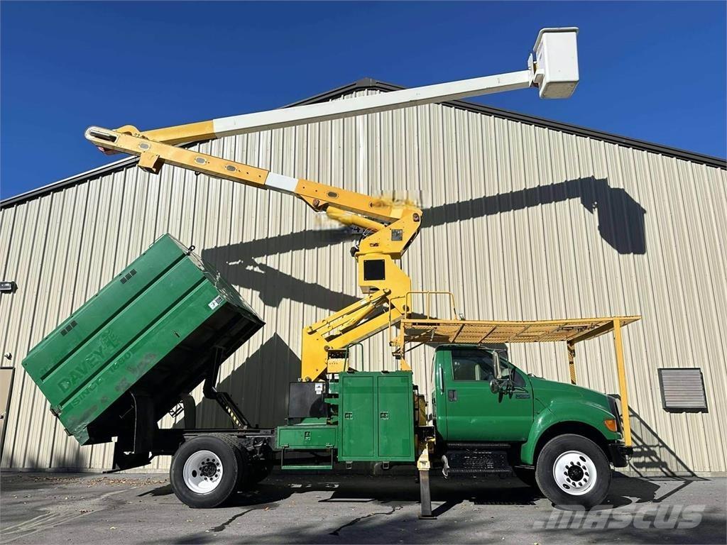 Ford F-750 Ant vilkikų montuojamos kėlimo platformos
