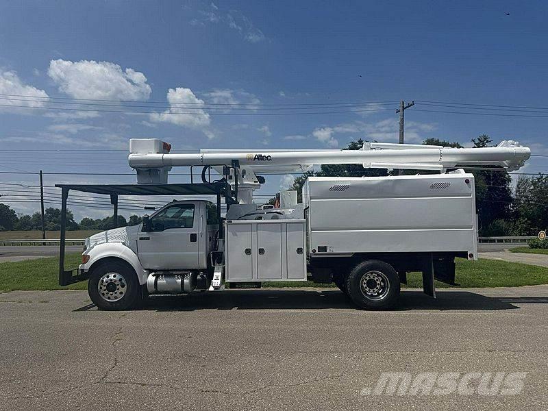 Ford F-750 Ant vilkikų montuojamos kėlimo platformos