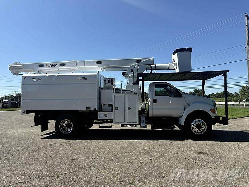 Ford F-750 Ant vilkikų montuojamos kėlimo platformos