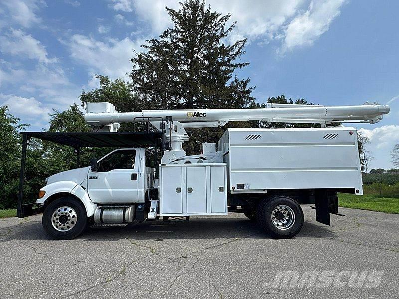 Ford F-750 Ant vilkikų montuojamos kėlimo platformos