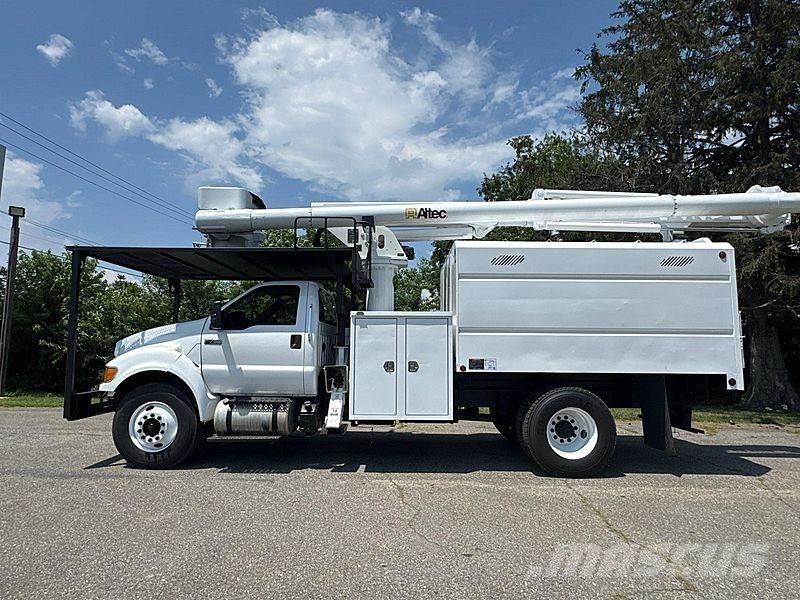 Ford F-750 Ant vilkikų montuojamos kėlimo platformos