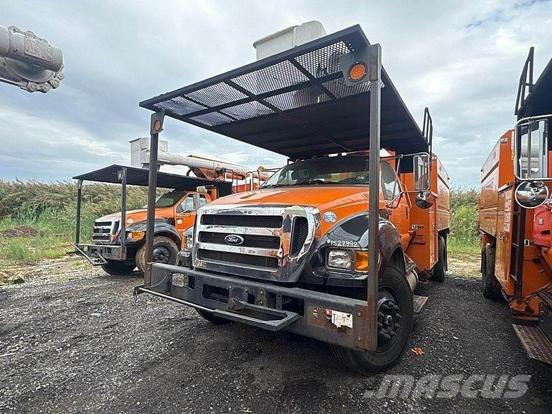 Ford F-750 Ant vilkikų montuojamos kėlimo platformos