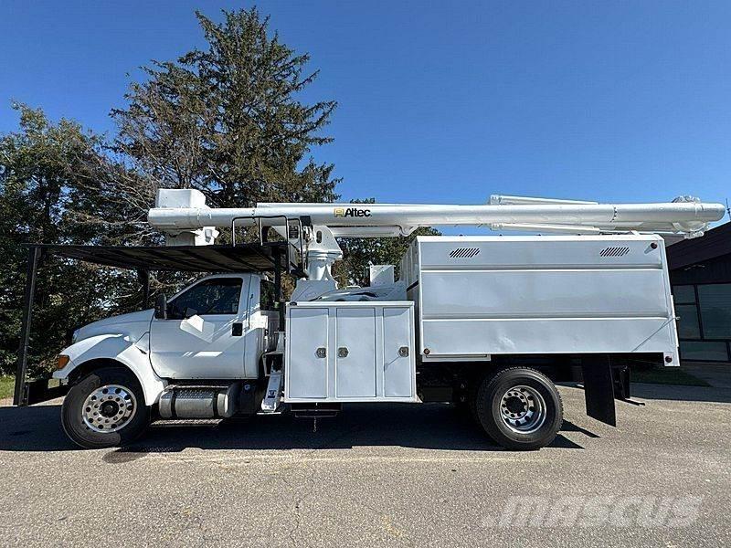 Ford F-750 Ant vilkikų montuojamos kėlimo platformos