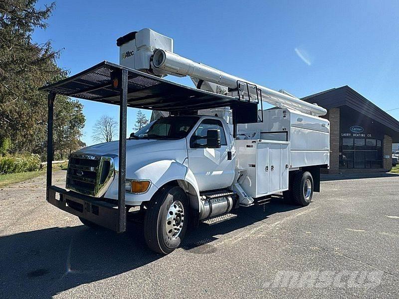 Ford F-750 Ant vilkikų montuojamos kėlimo platformos