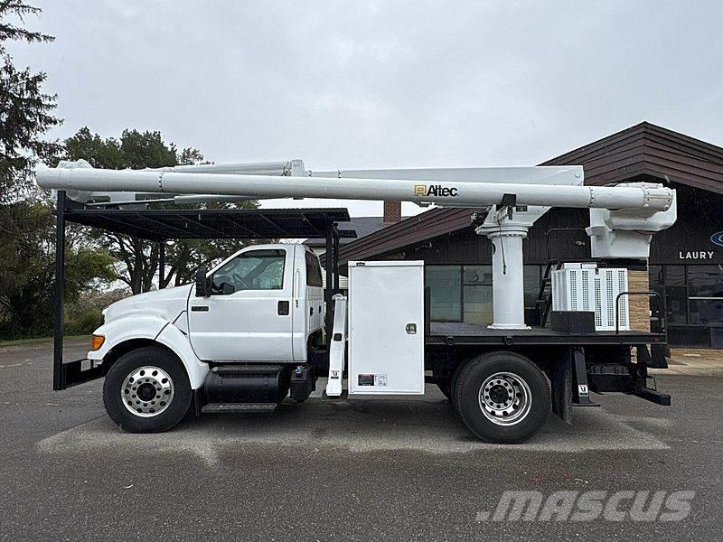 Ford F-750 Ant vilkikų montuojamos kėlimo platformos
