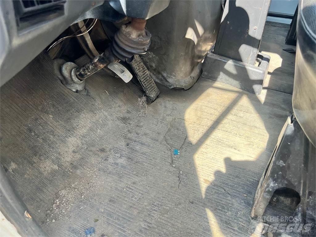 Ford L800 Kombinuotos paskirties / vakuuminiai sunkvežimiai