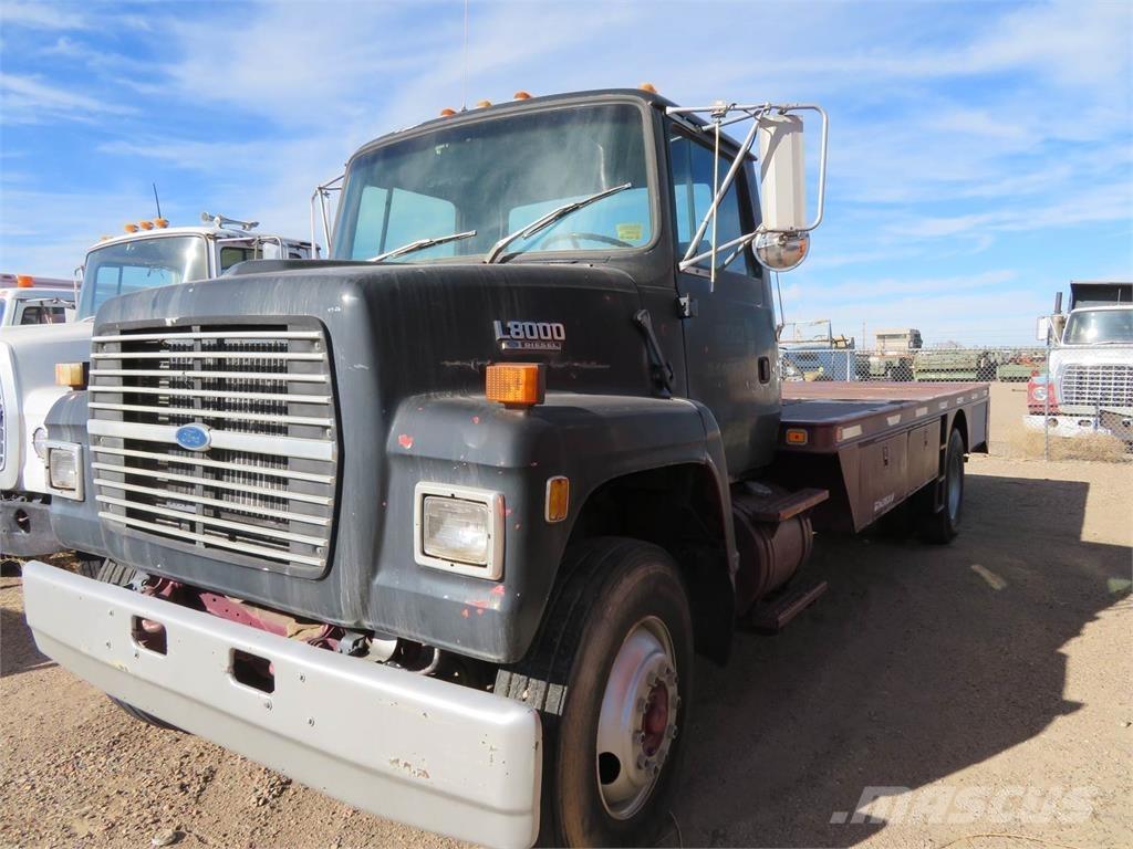 Ford L8000 Savivarčių priekabų vilkikai