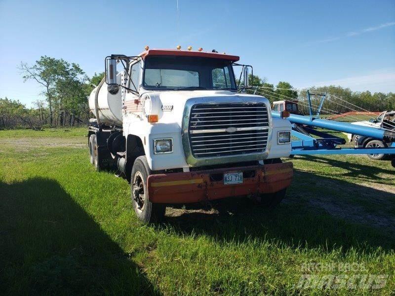 Ford L8000 Automobilinės cisternos
