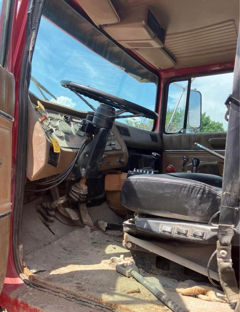 Ford L9000 Automobilinės cisternos