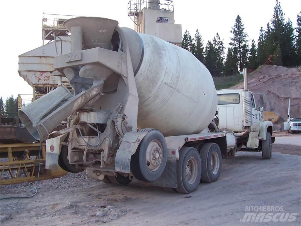 Ford LT9000 Betonvežiai