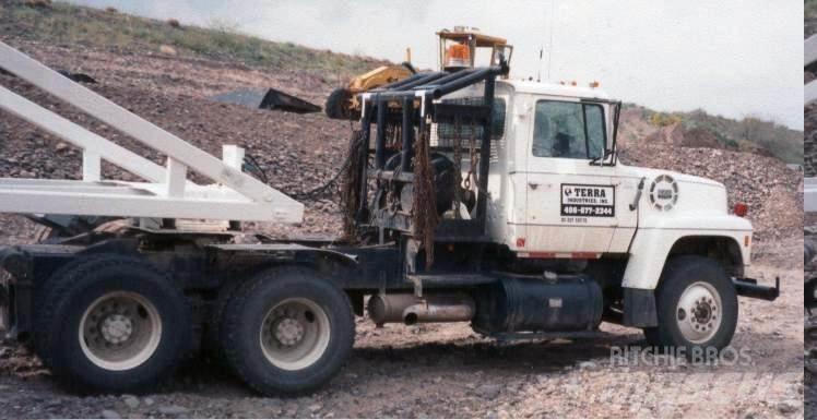 Ford LT9000 Platforminiai/Gerviniai sunkvežimiai