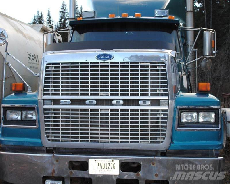 Ford LTL9000 Naudoti vilkikai