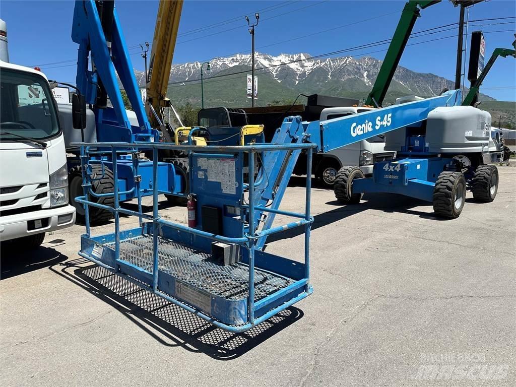Genie S-45 Teleskopiniai keltuvai