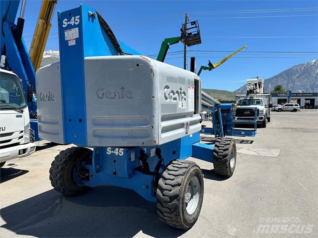 Genie S-45 Teleskopiniai keltuvai