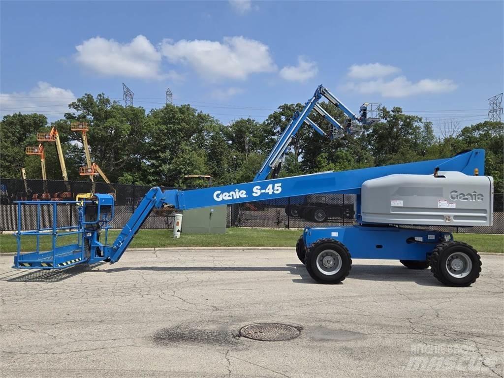 Genie S-45 Teleskopiniai keltuvai