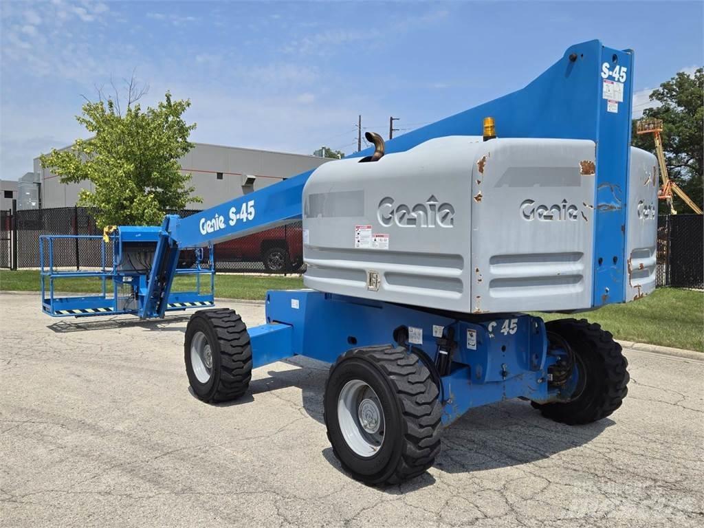 Genie S-45 Teleskopiniai keltuvai