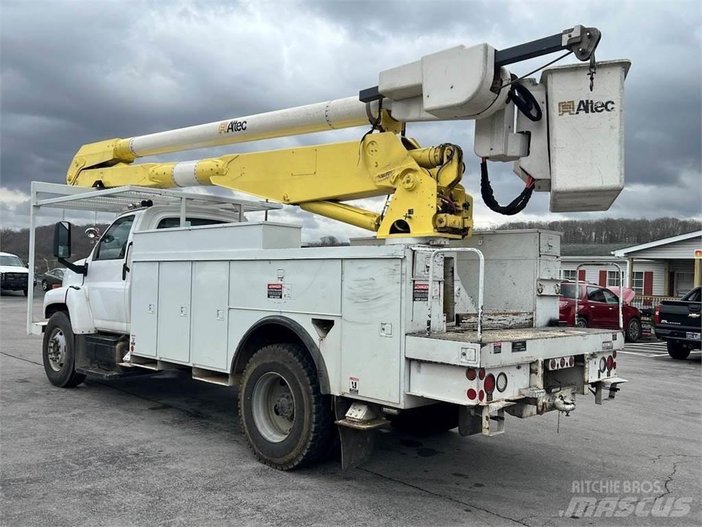 GMC 7500 Ant vilkikų montuojamos kėlimo platformos