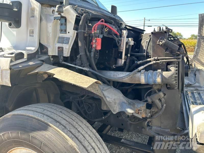 GMC C7500 Ant vilkikų montuojamos kėlimo platformos