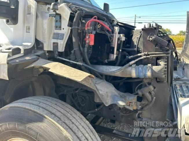 GMC C7500 Ant vilkikų montuojamos kėlimo platformos