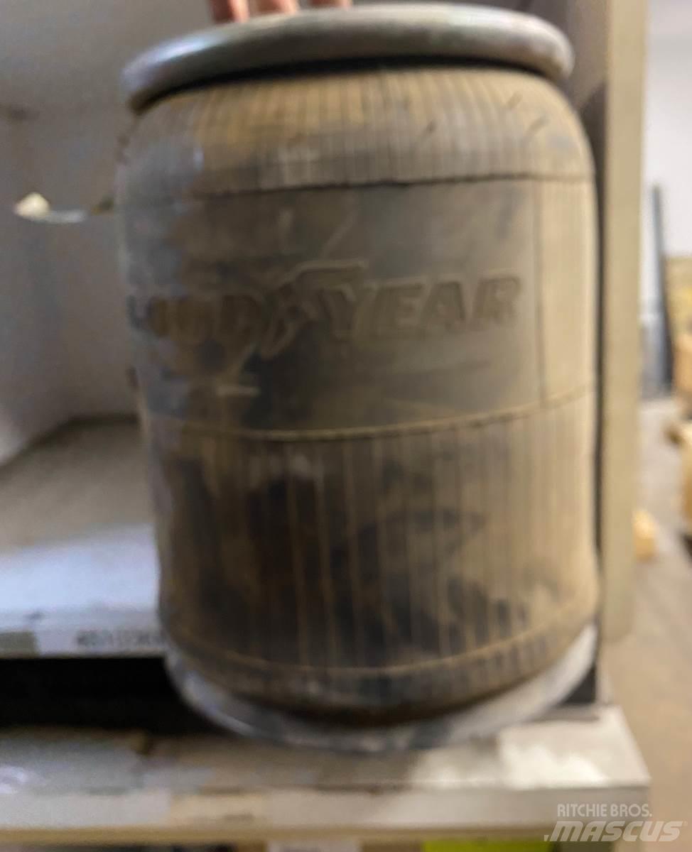 Goodyear  Transportas - Kita