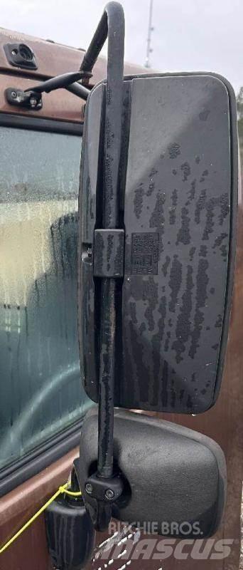 Hino 238 Kabinos ir salonai