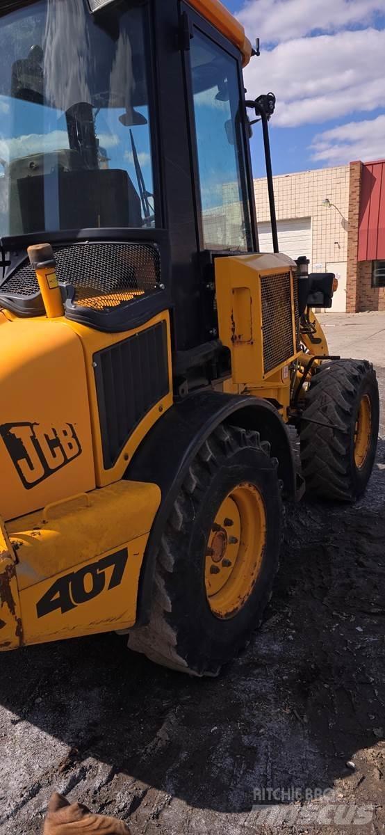 JCB 407 Naudoti ratiniai krautuvai