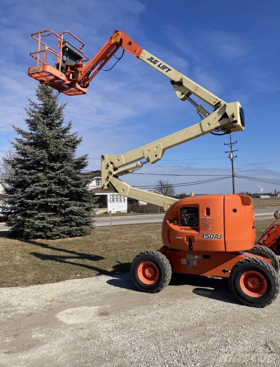 JLG 450AJ Vertikalūs stiebiniai keltuvai