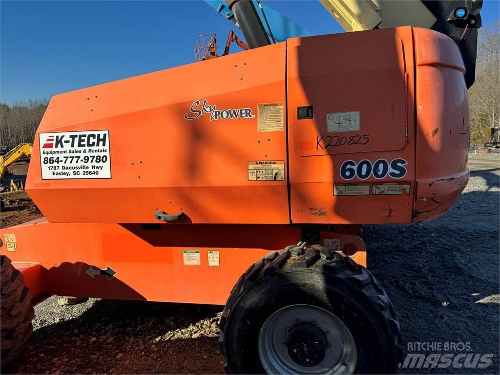 JLG 600S Teleskopiniai keltuvai
