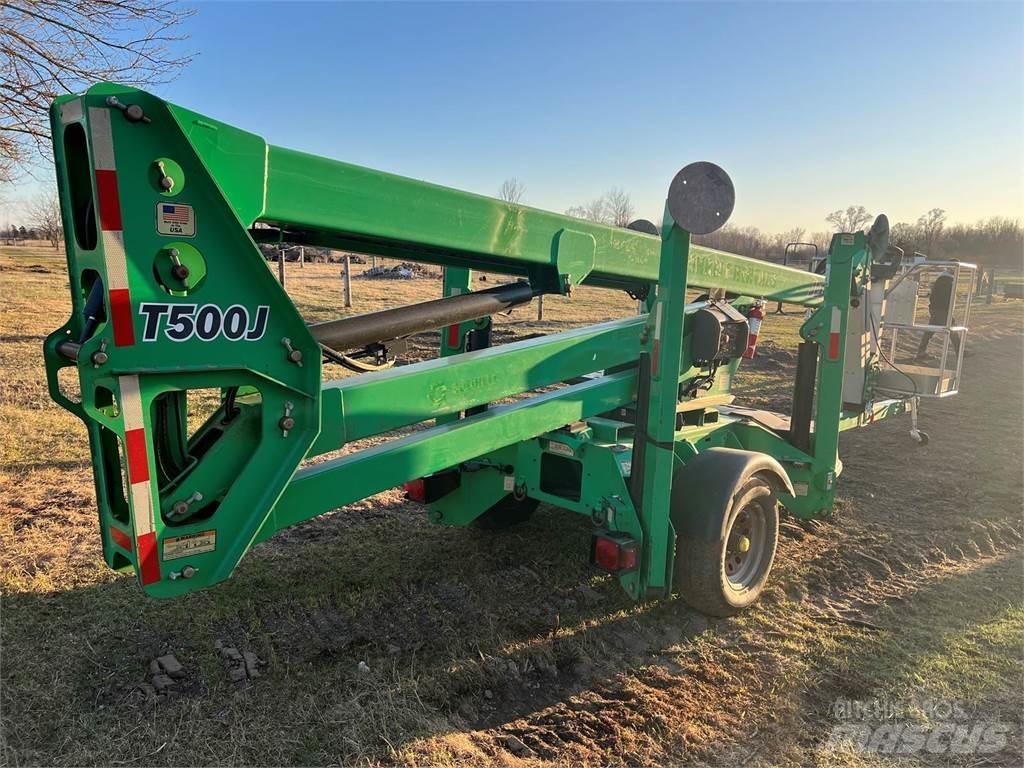 JLG T500J Ant priekabų montuojamos kėlimo platformos