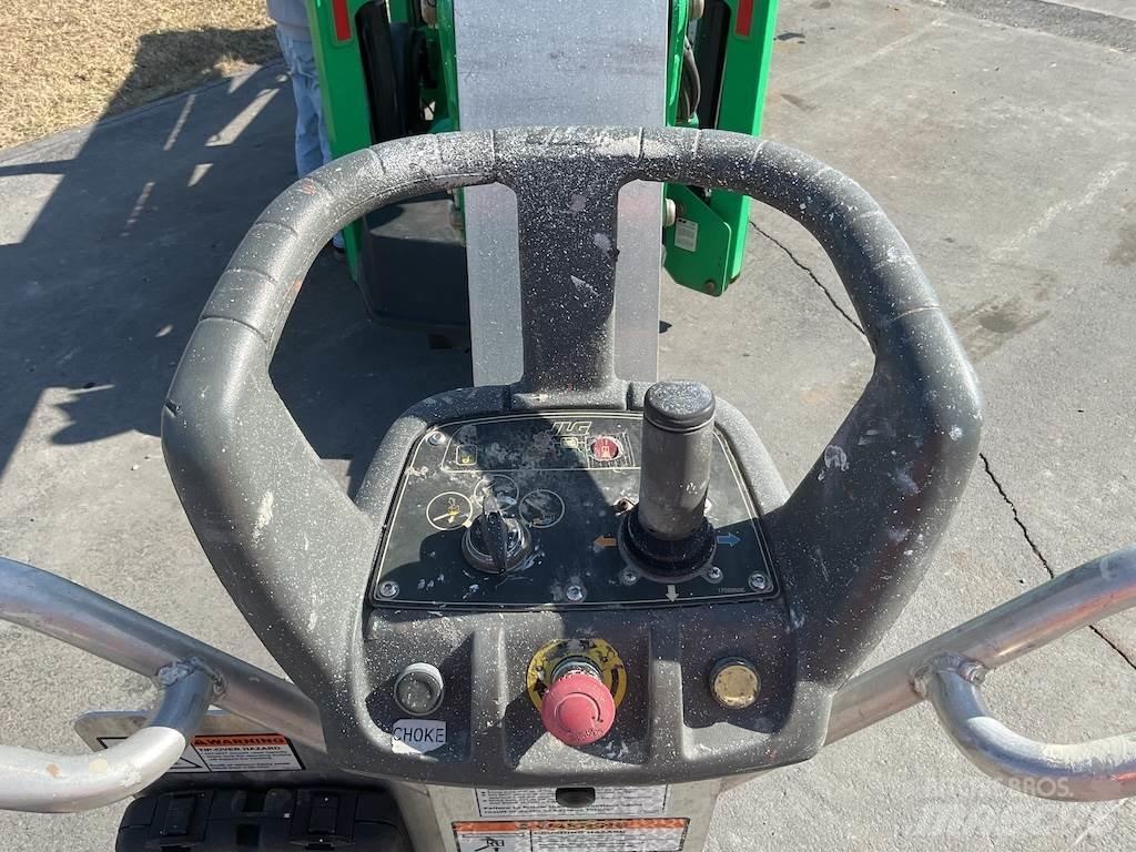 JLG T500J Ant priekabų montuojamos kėlimo platformos