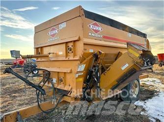 Kuhn 4142 Pašarų maišytuvai-dalytuvai