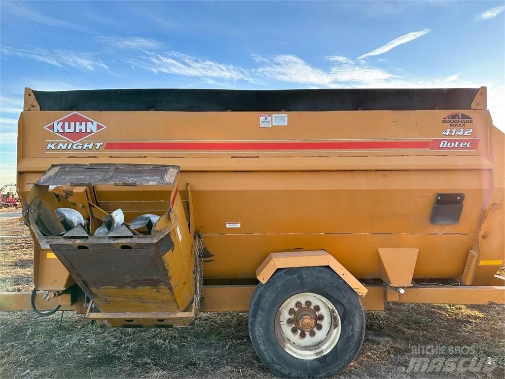 Kuhn 4142 Pašarų maišytuvai-dalytuvai