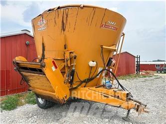 Kuhn 5143 Pašarų maišytuvai-dalytuvai