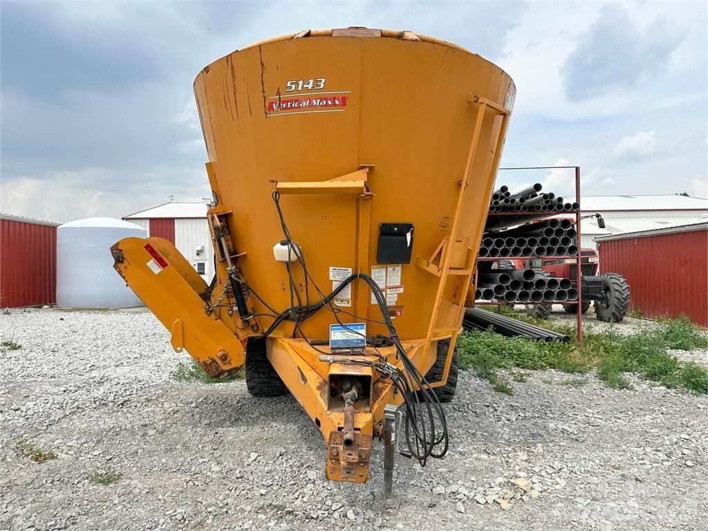 Kuhn 5143 Pašarų maišytuvai-dalytuvai
