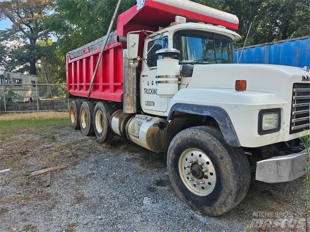Mack 600RD Savivarčių priekabų vilkikai