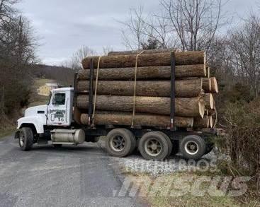 Mack CH613 Miškovežių vilkikai