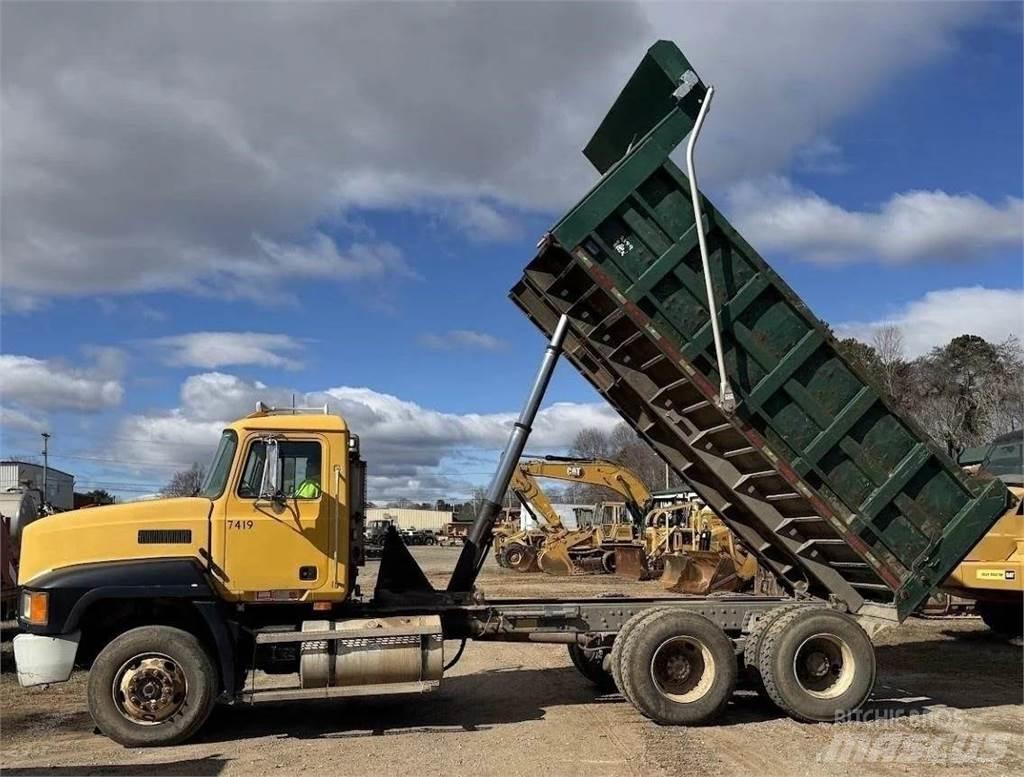 Mack CH613 Savivarčių priekabų vilkikai
