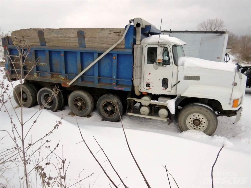 Mack CL613 Savivarčių priekabų vilkikai