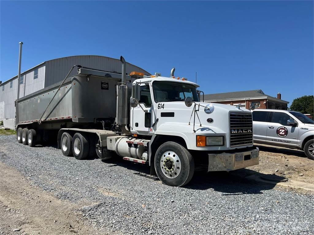 Mack CL733 Kita