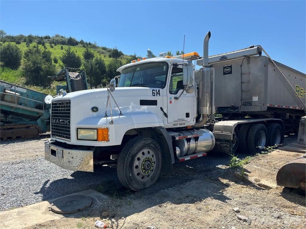 Mack CL733 Kita