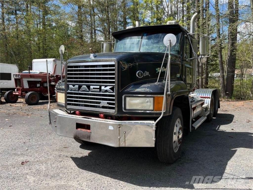 Mack CL733 Naudoti vilkikai