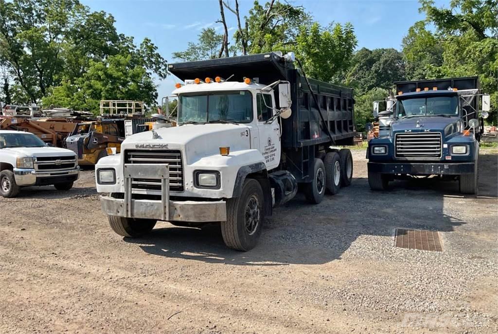 Mack E7 Savivarčių priekabų vilkikai