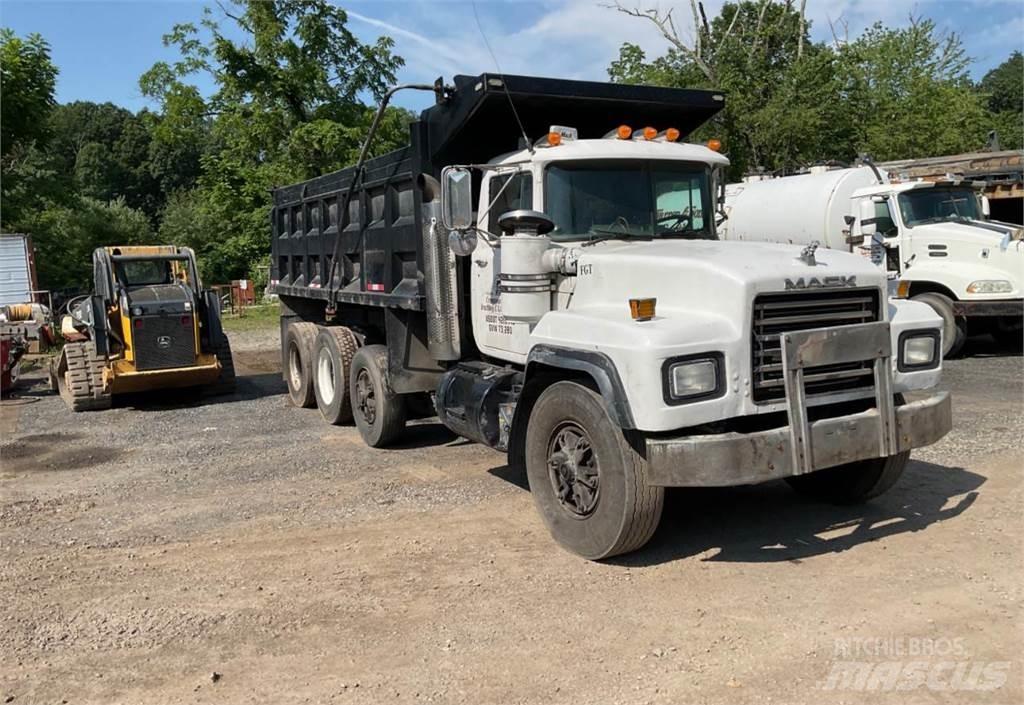 Mack E7 Savivarčių priekabų vilkikai