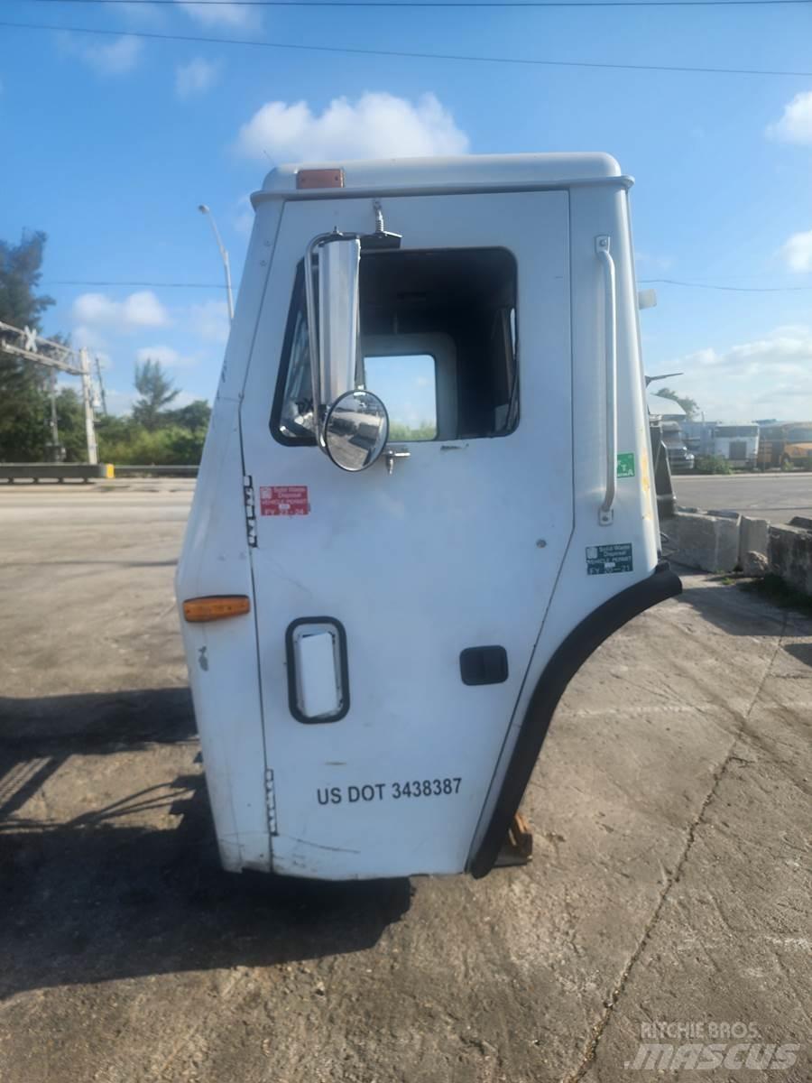 Mack LE613 Transportas - Kita
