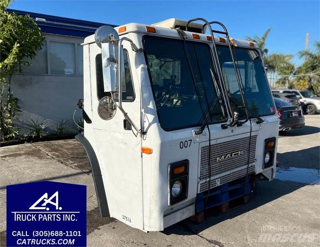 Mack LE613 Transportas - Kita