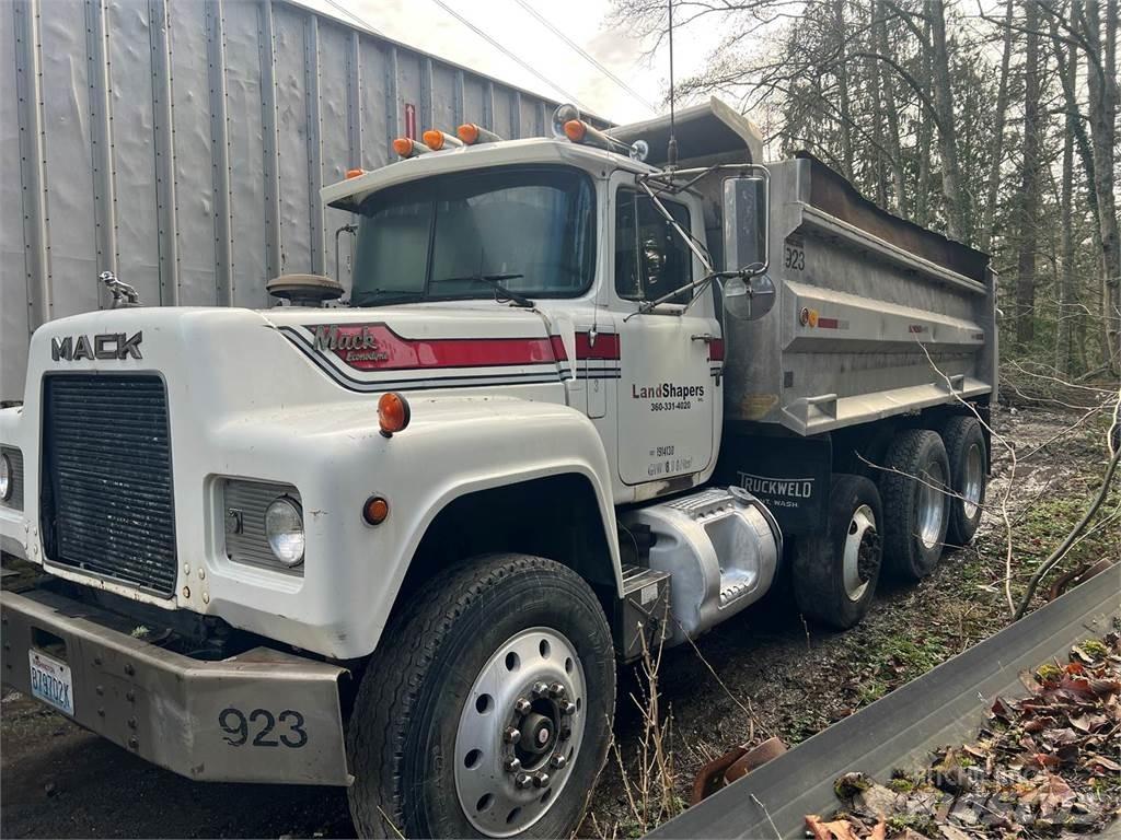 Mack RD600 Savivarčių priekabų vilkikai