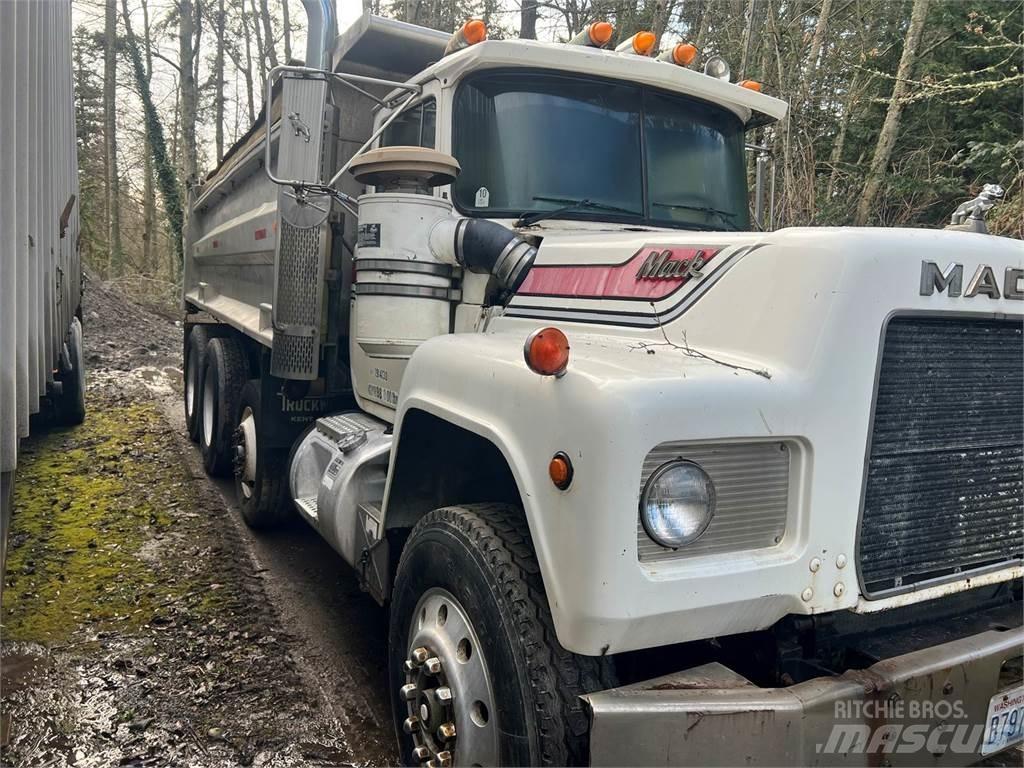Mack RD600 Savivarčių priekabų vilkikai
