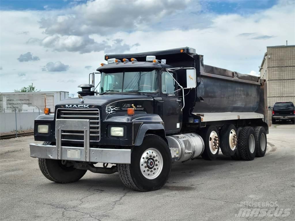 Mack RD690 Savivarčių priekabų vilkikai